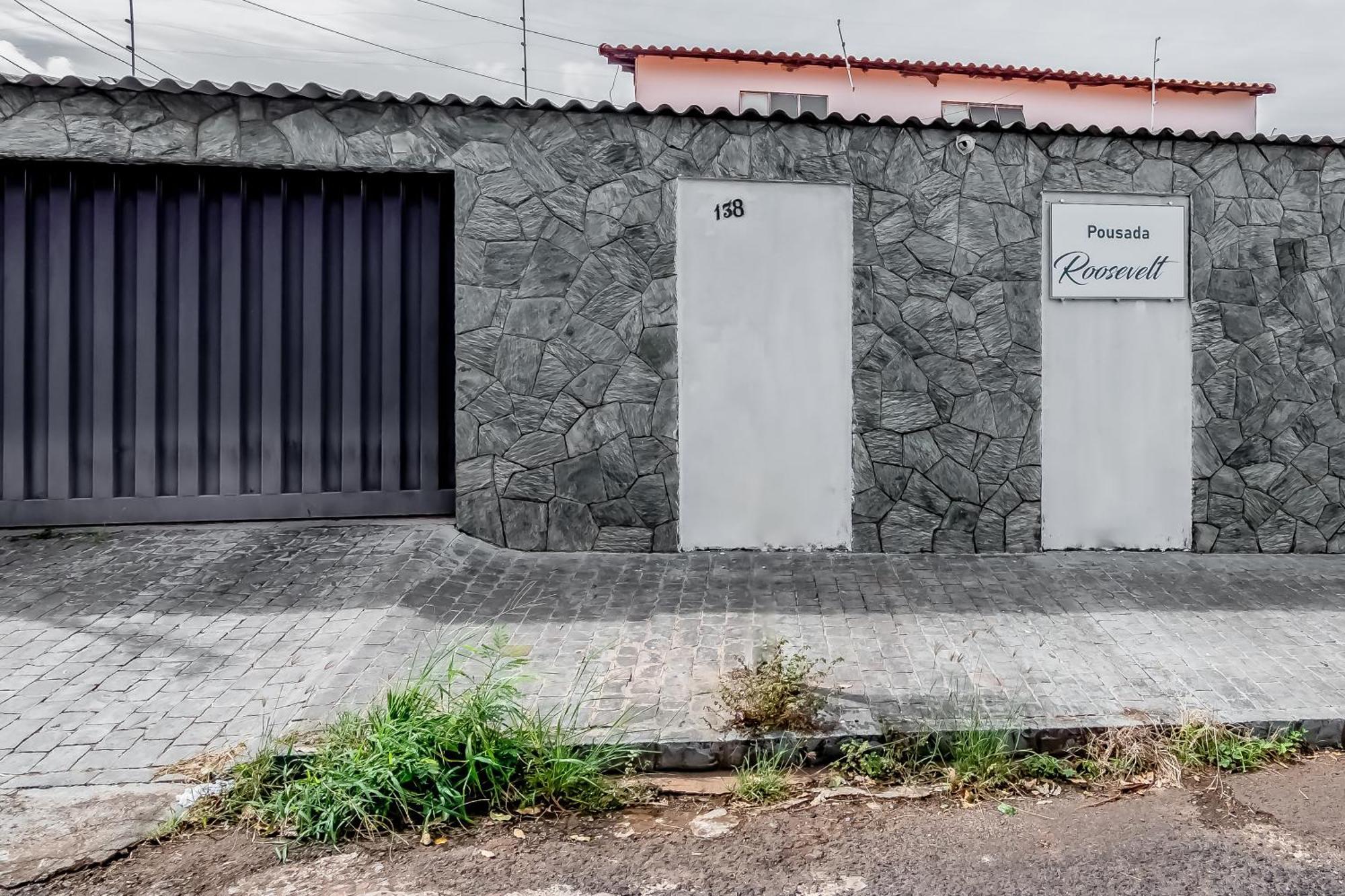 Hotel Pousada Roosevelt Quarto 04 - Pousada Central Prox Rodoviaria E Dist Industrial Uberlândia Exterior foto