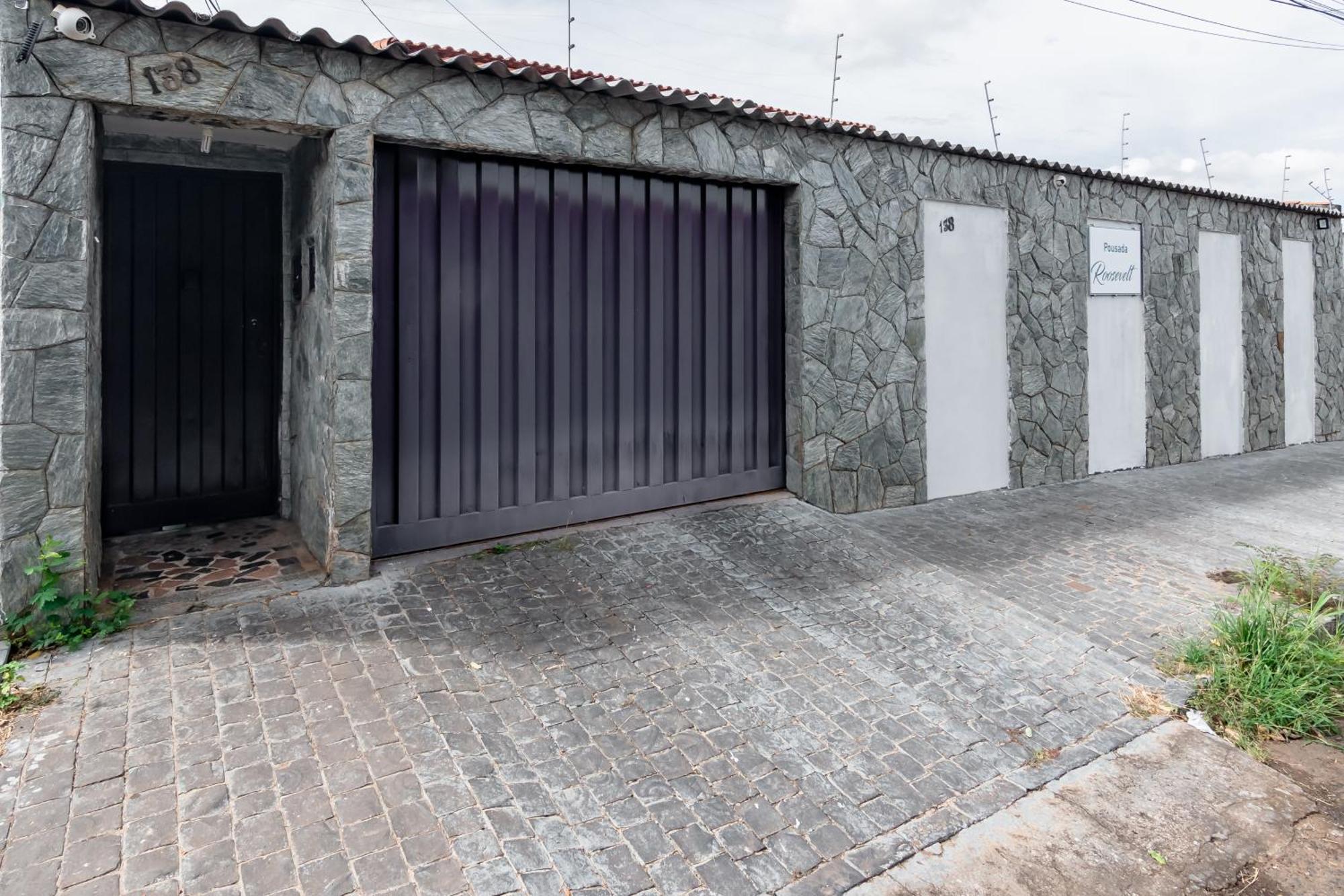 Hotel Pousada Roosevelt Quarto 04 - Pousada Central Prox Rodoviaria E Dist Industrial Uberlândia Exterior foto